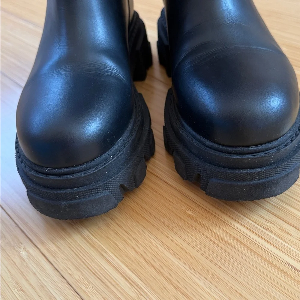 Gia Borghini Perni 07 black leather lug boots in size 37